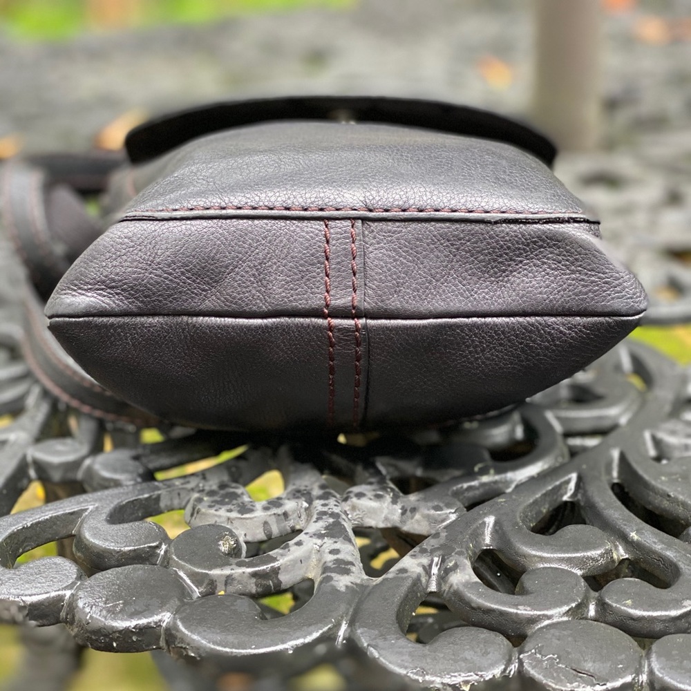 Black Fossil Crossbody/Shoulder Bag with Keyhole - Picture 6 of 8